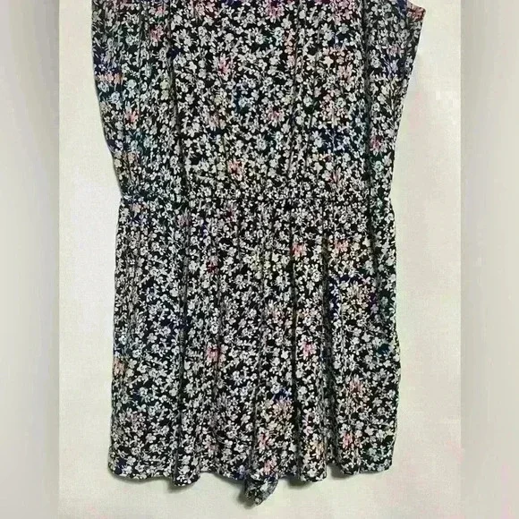 Floral Print Romper, Brand Unknown, Bought at Kohls, Womens Size Medium A0054 - Picture 3 of 9